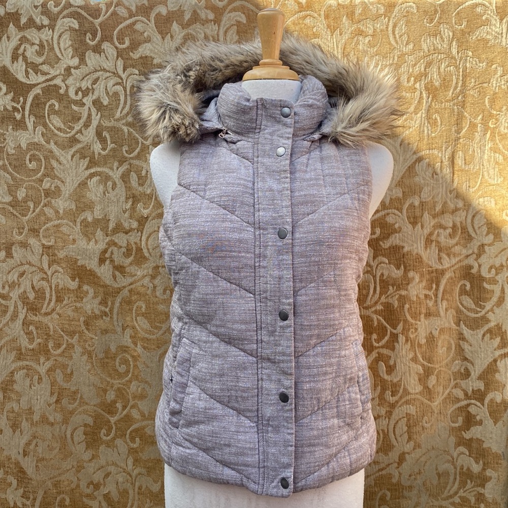 Gap Puffer Hooded Vest – Chevron Stitch, Faux Fur Trim, Size S